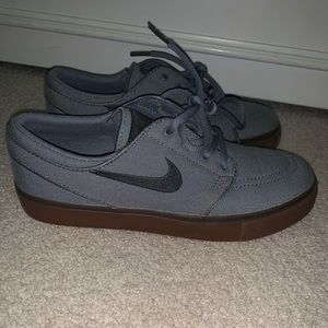 Nike Janoski